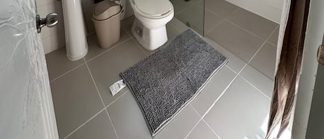 Towels, soap, shampoo, toilet paper