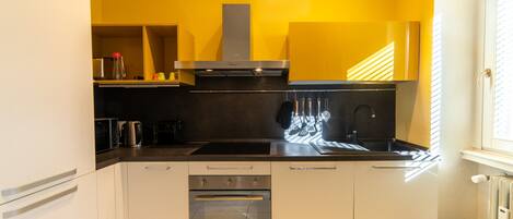 Fridge, microwave, stovetop, dishwasher