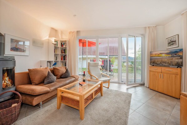 TV, fireplace, DVD player, stereo