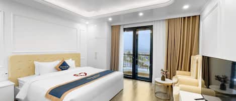 Deluxe Double Room, Bathtub | Premium bedding, down comforters, pillowtop beds, individually furnished