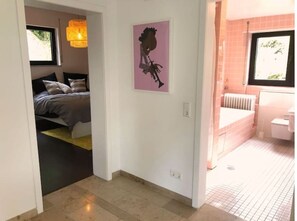 2 chambres, fer et planche à repasser, Wi-Fi, draps fournis