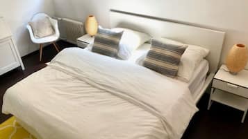 2 bedrooms, iron/ironing board, WiFi, bed sheets