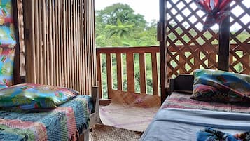 2 bedrooms, internet, bed sheets, wheelchair access