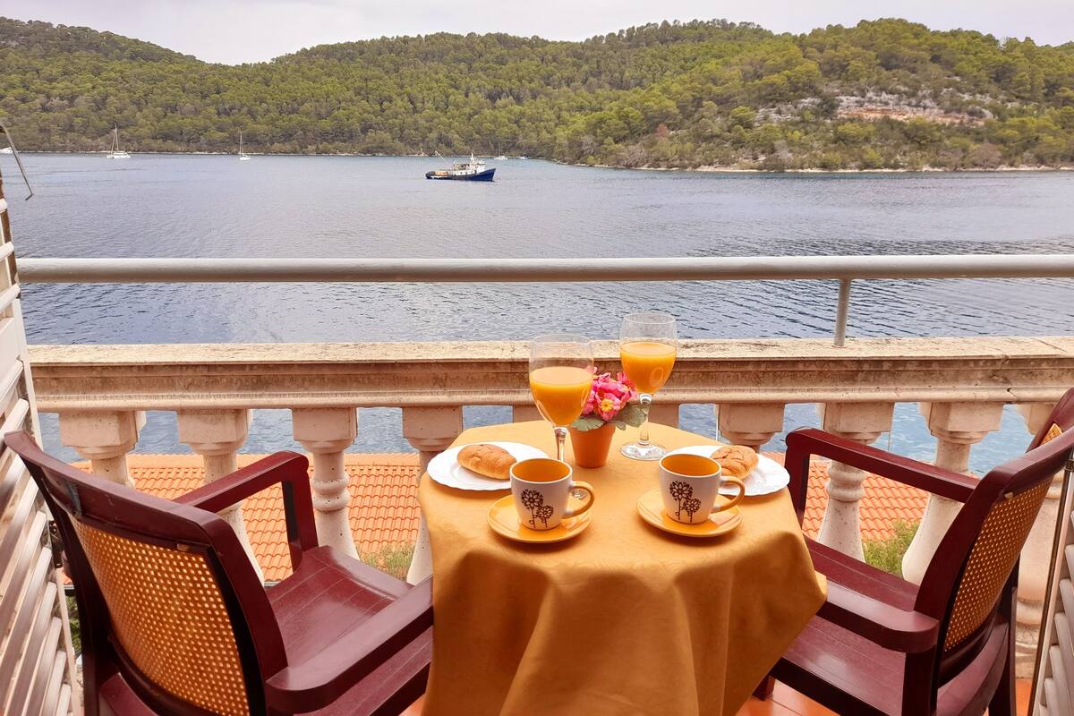 Apartamento clásico, balcón, vistas al mar | 1 dormitorio, escritorio, wifi gratis