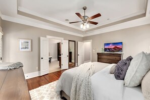 4 bedrooms, desk, iron/ironing board, travel crib - The Heart of Midtown (Atlanta)