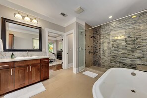 Hair dryer, towels - The Heart of Midtown (Atlanta)