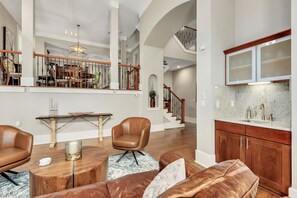 Smart TV, fireplace, offices - The Heart of Midtown (Atlanta)