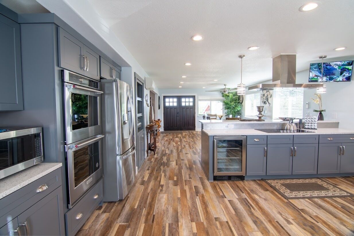 Refrigerador, microondas, horno y parrilla de estufa 