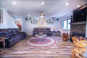 Smart TV - 10 Mins from Downtown Camas (Camas)