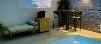 Maison Bourgogne 400m2, 2 Piscines Intérieure/extérieure,spa, Commerces à 50m