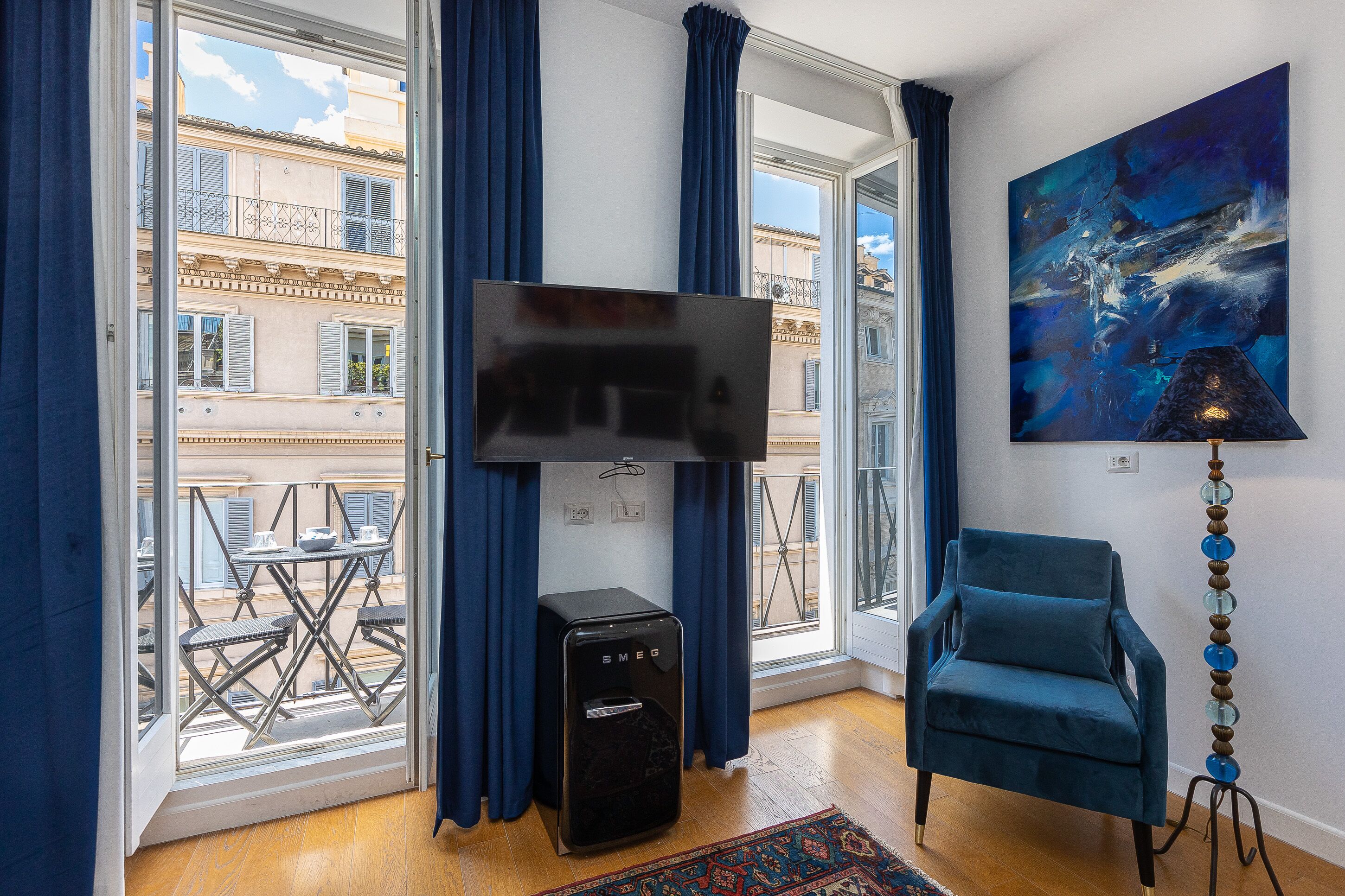 Suite de lujo | Ropa de cama de alta calidad, edredones de plumas, caja fuerte