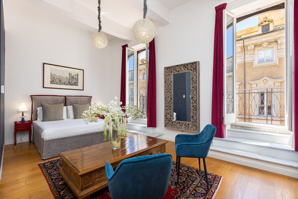 Panorama suite | 1 slaapkamer, luxe beddengoed, donzen dekbedden, een kluis op de kamer
