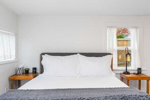 Tabla de planchar con plancha, wifi y ropa de cama 