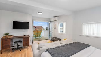 Iron/ironing board, WiFi, bed sheets