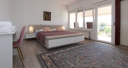 Apartments and Rooms Dino