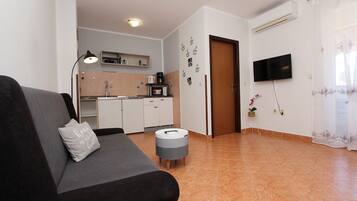 Apartment, 2 Bedrooms | Private kitchen