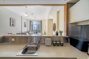 Apartment | Private kitchen | Fridge, microwave, oven, stovetop - The Burj Khalifa Collection (Dubai)