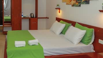 Economy Double Room | Desk, soundproofing, free WiFi