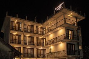 Economy Double Room | Balcony - Traveller's Hotel Hikkaduwa (Hikkaduwa)