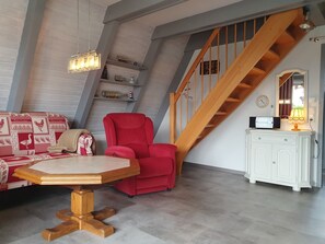 Tv, musikbibliotek, stereoanlæg