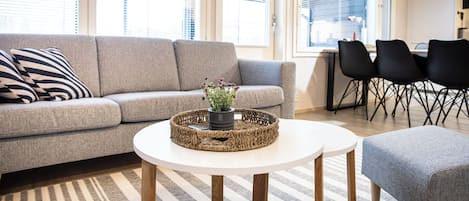 50-inch Smart TV with digital channels, fireplace