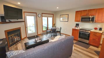 Smart TV, fireplace