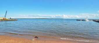 Beautiful Beach Front Condo with Lake Views