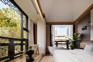 Panoramic Room