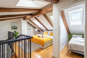 3 bedrooms, desk, iron/ironing board, WiFi - Spacious apartment near the old town (Prague)