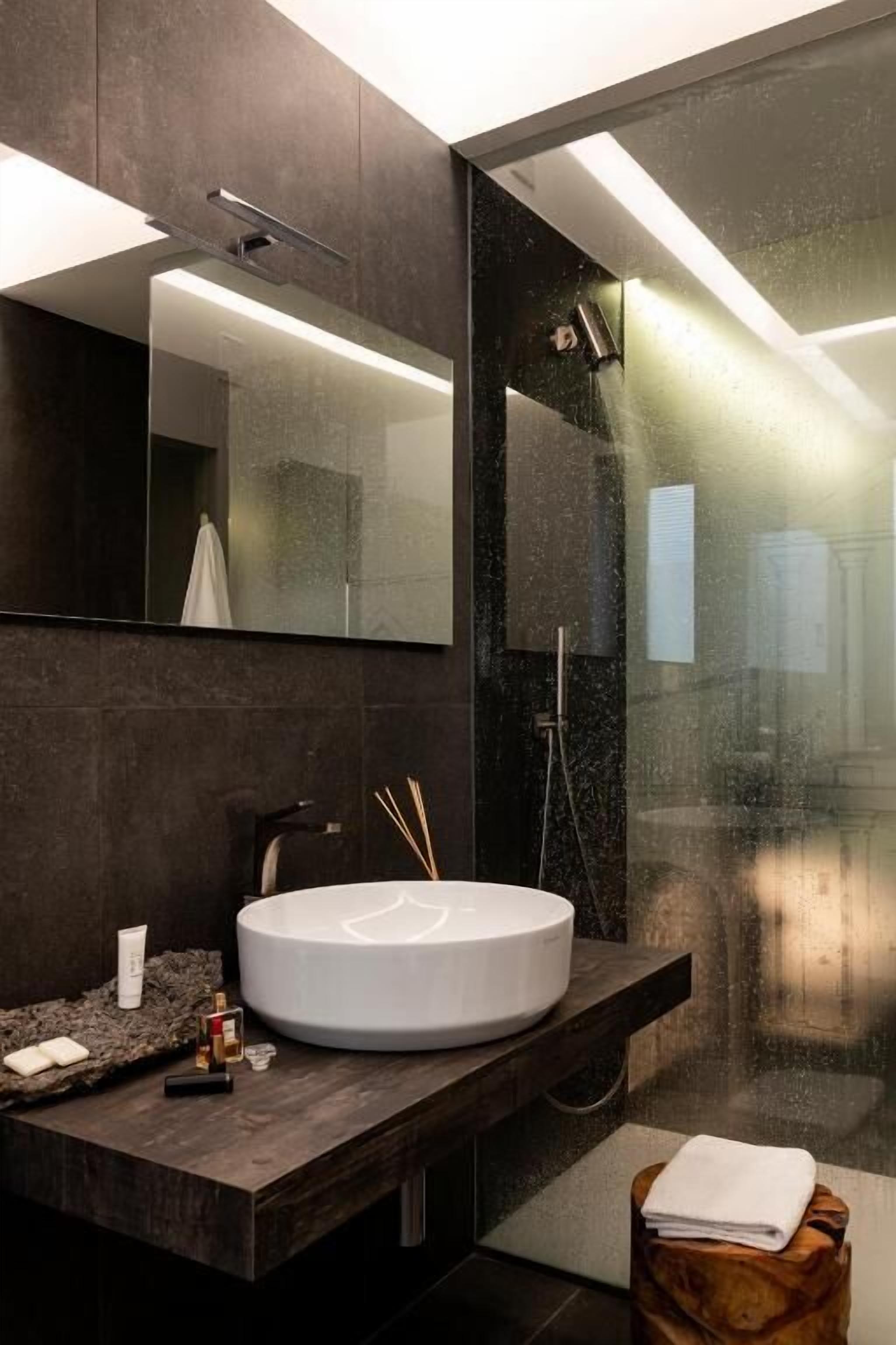 Rainfall showerhead, hair dryer, bathrobes, towels
