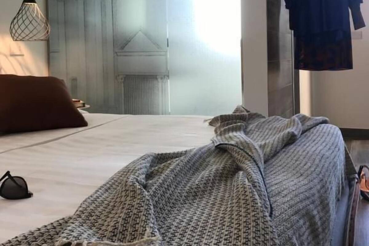 Classic Double Room, 1 Double Bed | Minibar, desk, WiFi (free), bed sheets