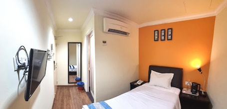 Superior Single | Desk, soundproofing, iron/ironing board, free WiFi