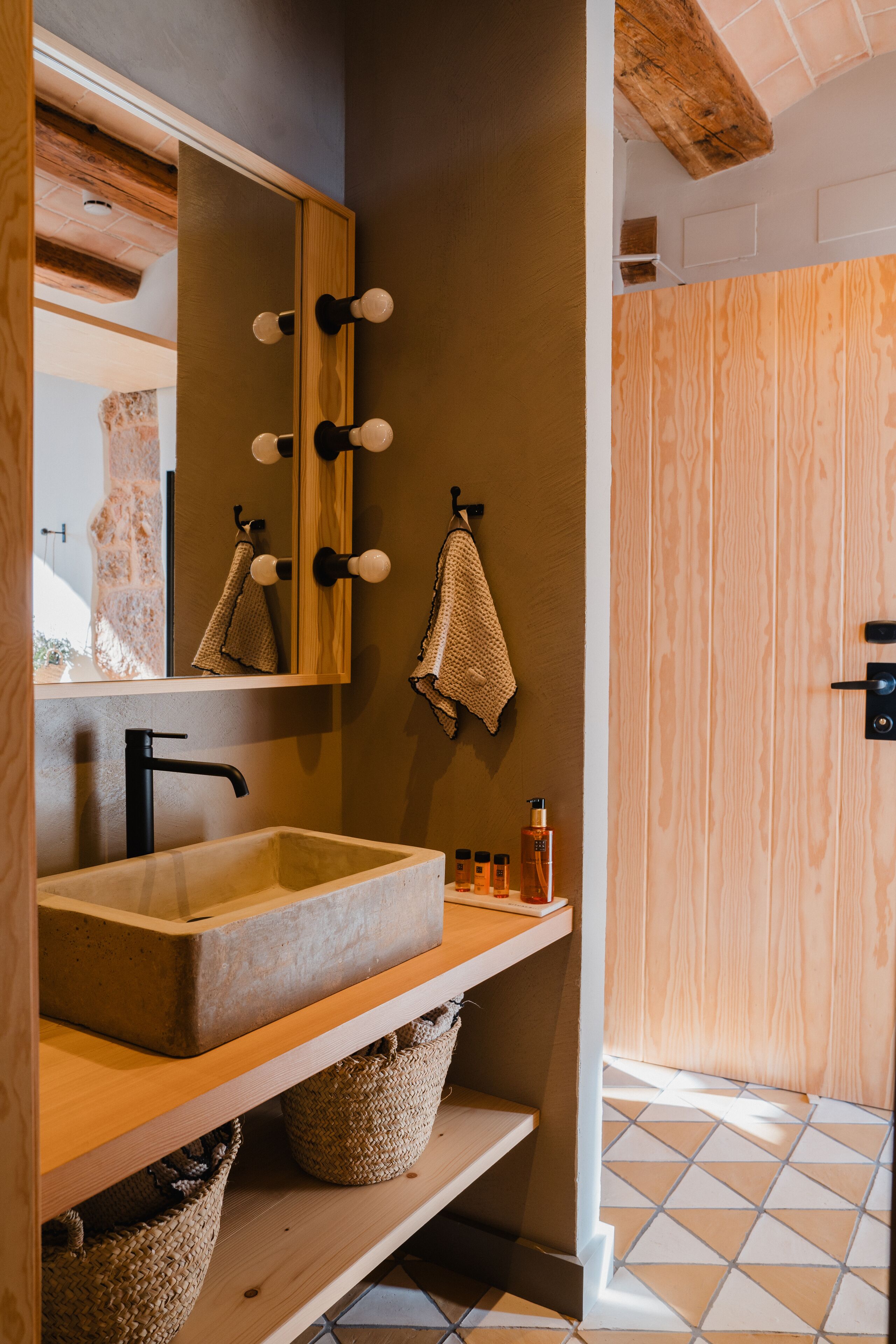 Quarto casal conforto (Cavall Bernat) | Banheiro | Produtos de toalete grátis, secador de cabelo