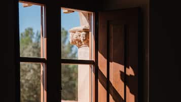 Cortinas blackout, sistema de insonorización y wifi gratis