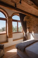 Quarto casal conforto (Cavall Bernat) | Cortinas blackout, quartos à prova de som, Wi-Fi de cortesia