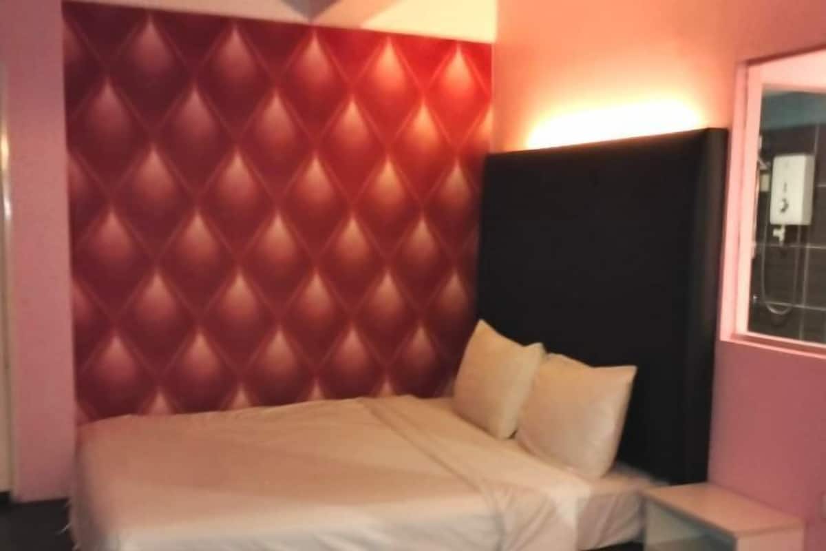 Geluiddichte muren, een strijkplank/strijkijzer, gratis wifi, beddengoed