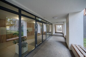 Property entrance - Gwiaździsta Apartment by Renters (Wroclaw)