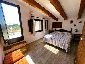 4 bedrooms, iron/ironing board, WiFi, bed sheets - Villa Sergi (L'Ametlla de Mar)