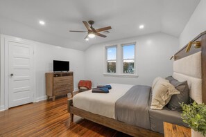 1 slaapkamer, een bureau, een strijkplank/strijkijzer, gratis wifi