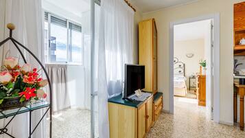 Iron/ironing board, free WiFi, bed sheets