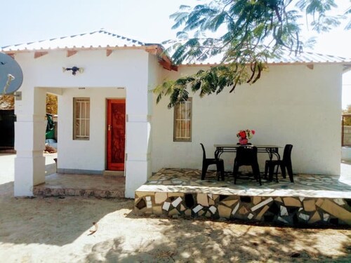 cosy stay behind airport