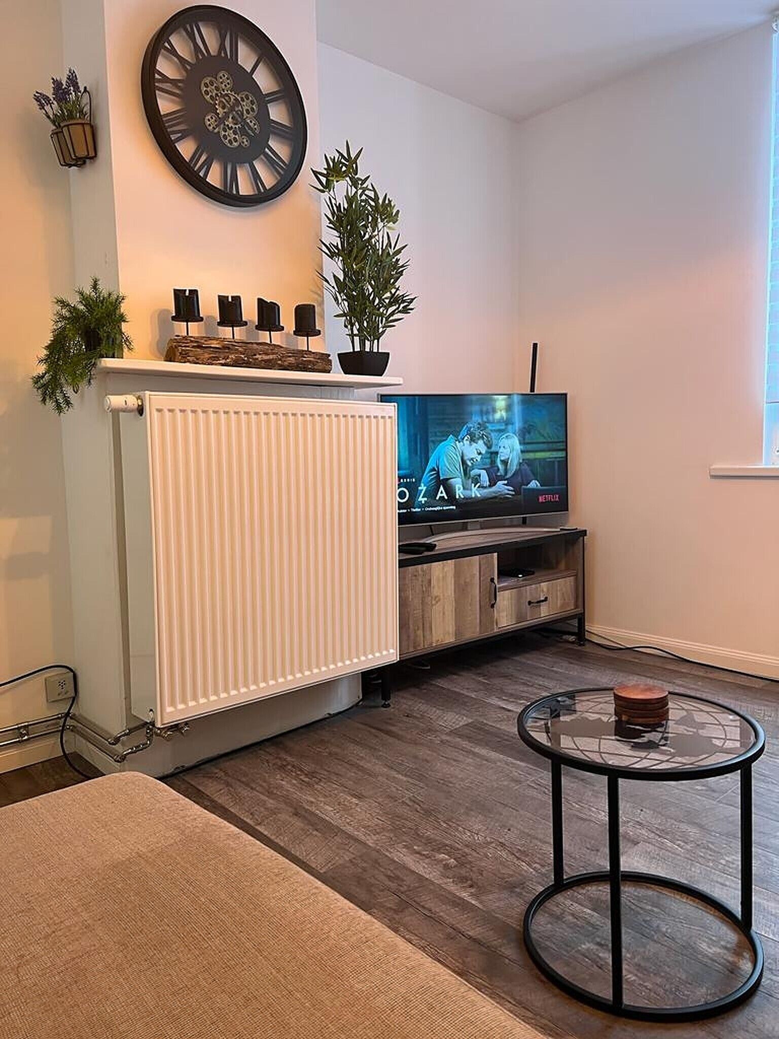 2 chambres, coffres-forts dans les chambres, fer et planche à repasser