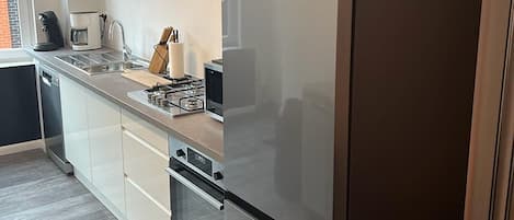 冰箱、微波炉、烤箱、炉灶