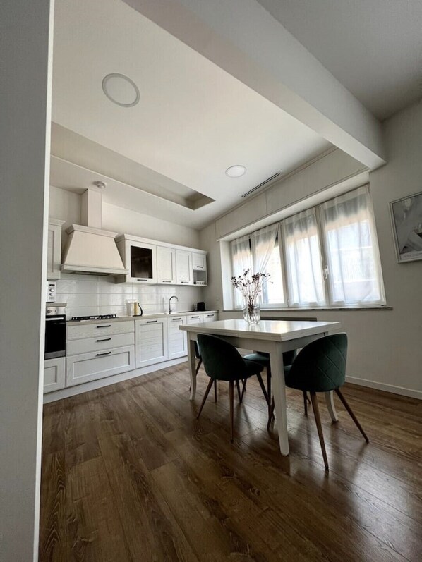 Fridge, microwave, oven, stovetop - Appartamento Milano Centro Corso Como (Milano)