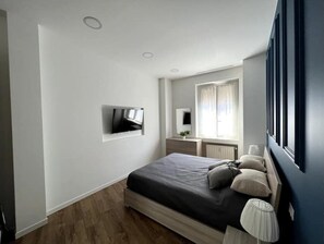 2 室のベッドルーム、アイロン / アイロン台、WiFi (無料)、ベッドシーツ
