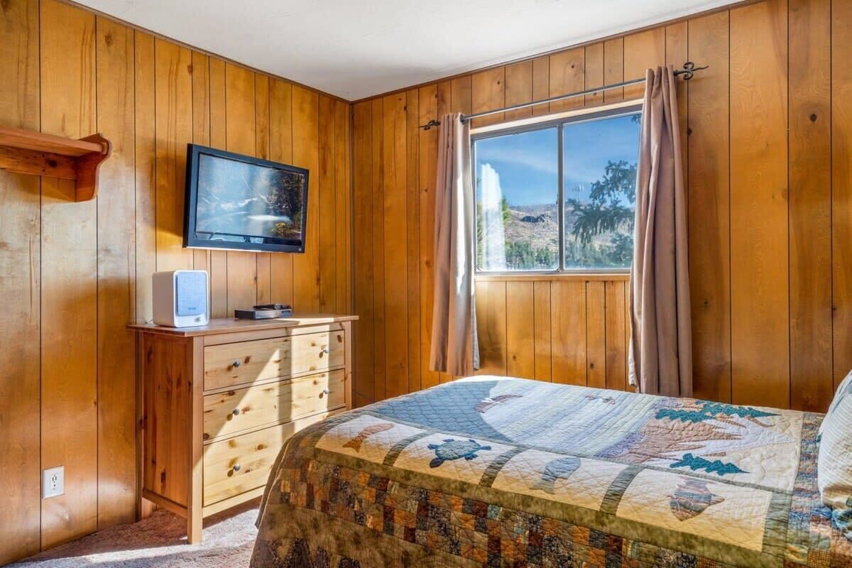 5 bedrooms, WiFi, bed sheets