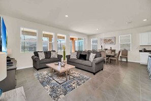 Televisión y oficina 