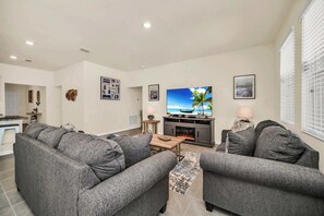 TV, offices - Luxury 7BR6BA Home with Private Pool and Amenities (Davenport)