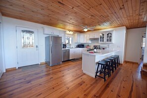 Fridge, microwave, oven, stovetop - Blue Sky Dreams - Stunning view and outdoor space! (Blue Ridge)