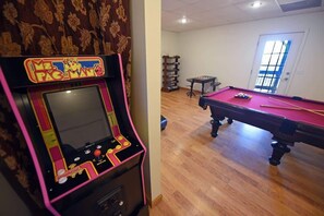 Game room - Blue Sky Dreams - Stunning view and outdoor space! (Blue Ridge)